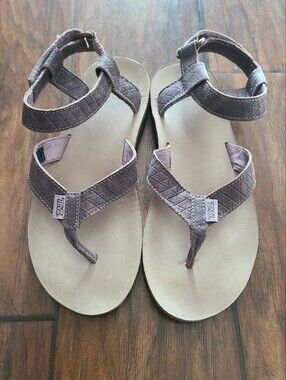 Teva Women's Quilted Purple Leather Thong Sandals with Ankle Strap sz. 9